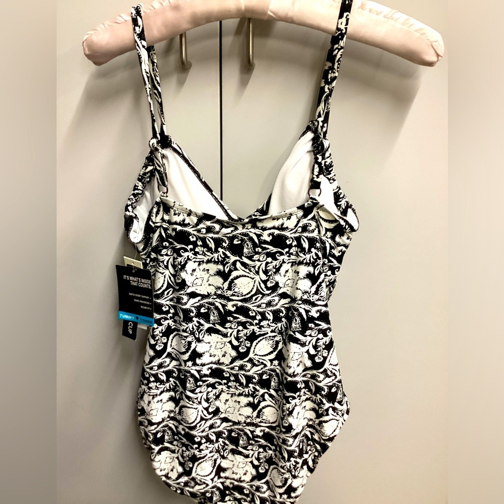 NWT Kenneth Cole tummy toner Black and White Patterned Swimsuit